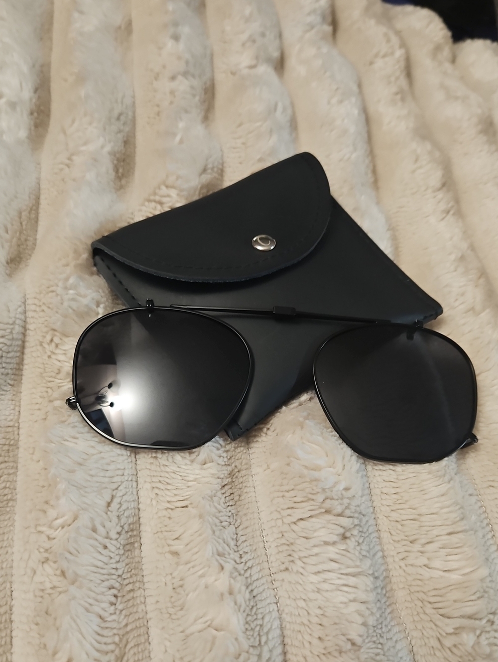 Christopher Cloos Hermosa Clip-on Sunglasses with Black Soft Case